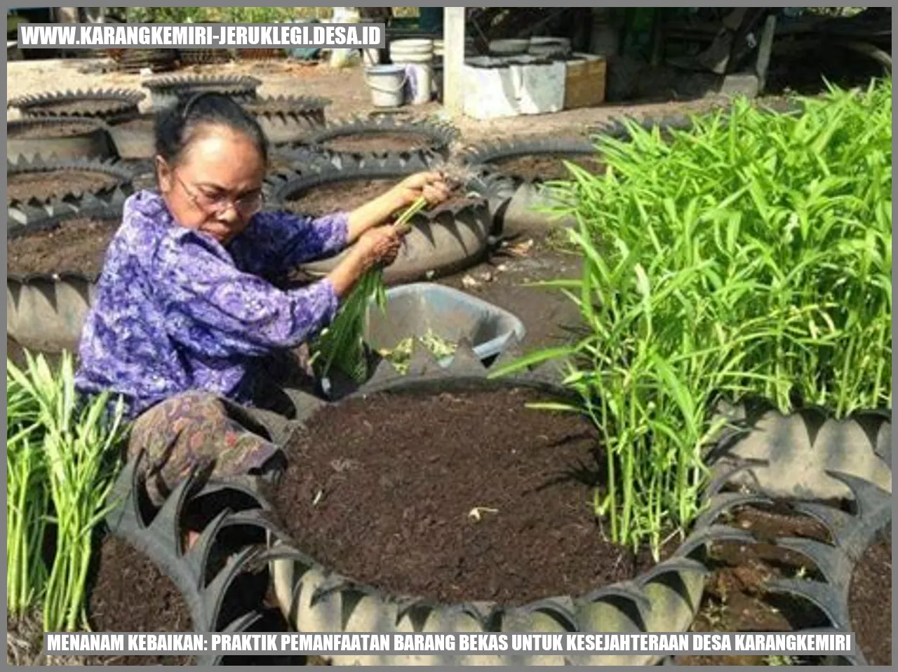 Menanam Kebaikan: Praktik Pemanfaatan Barang Bekas untuk Kesejahteraan Desa Karangkemiri