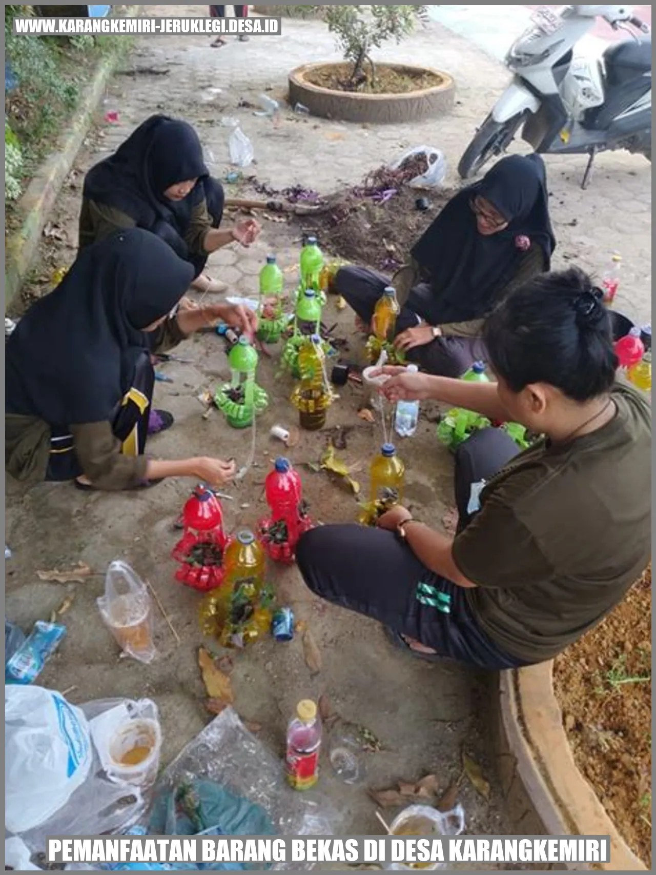 Pemanfaatan Barang Bekas di Desa Karangkemiri